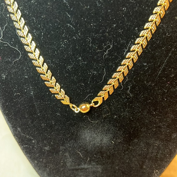 Interlocking Arrows Necklace - Picture 3 of 5